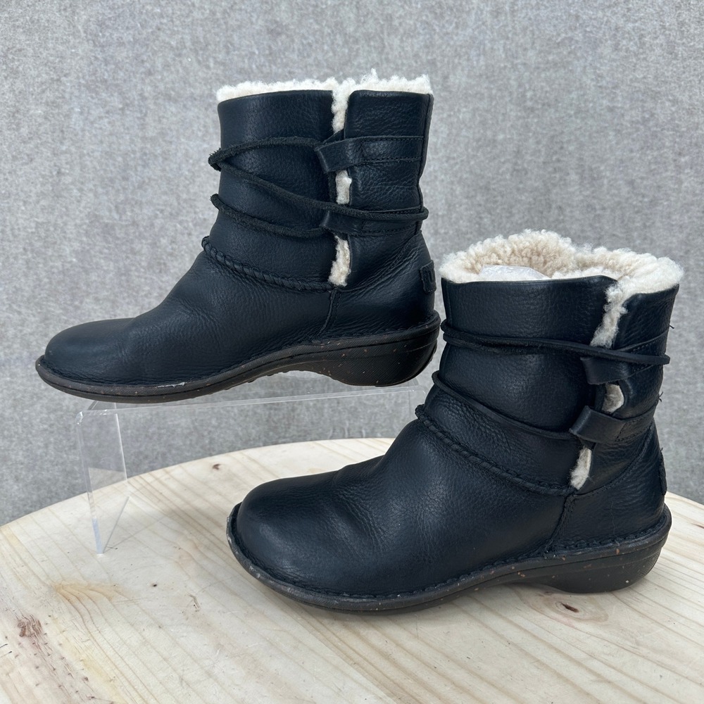 UGG Ankle Boots Womens 7 Black Leather Shearling Lined Wrap Lace 1932